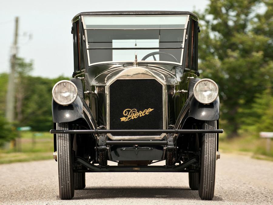  Pierce-Arrow Model 32 Sedan 1920 года  (фото 2 из 7)